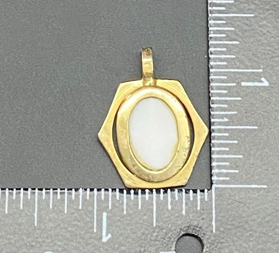 Vintage Courting Couple Pendant