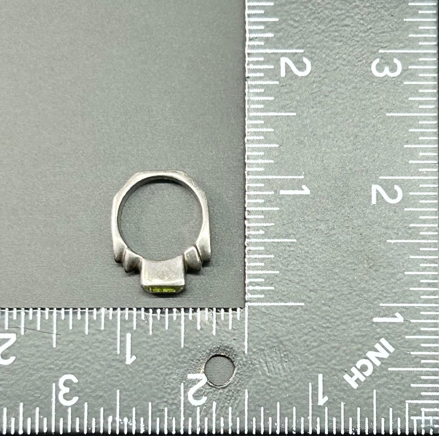 Silpada R0713 Sterling Silver Peridot Ring Size 6