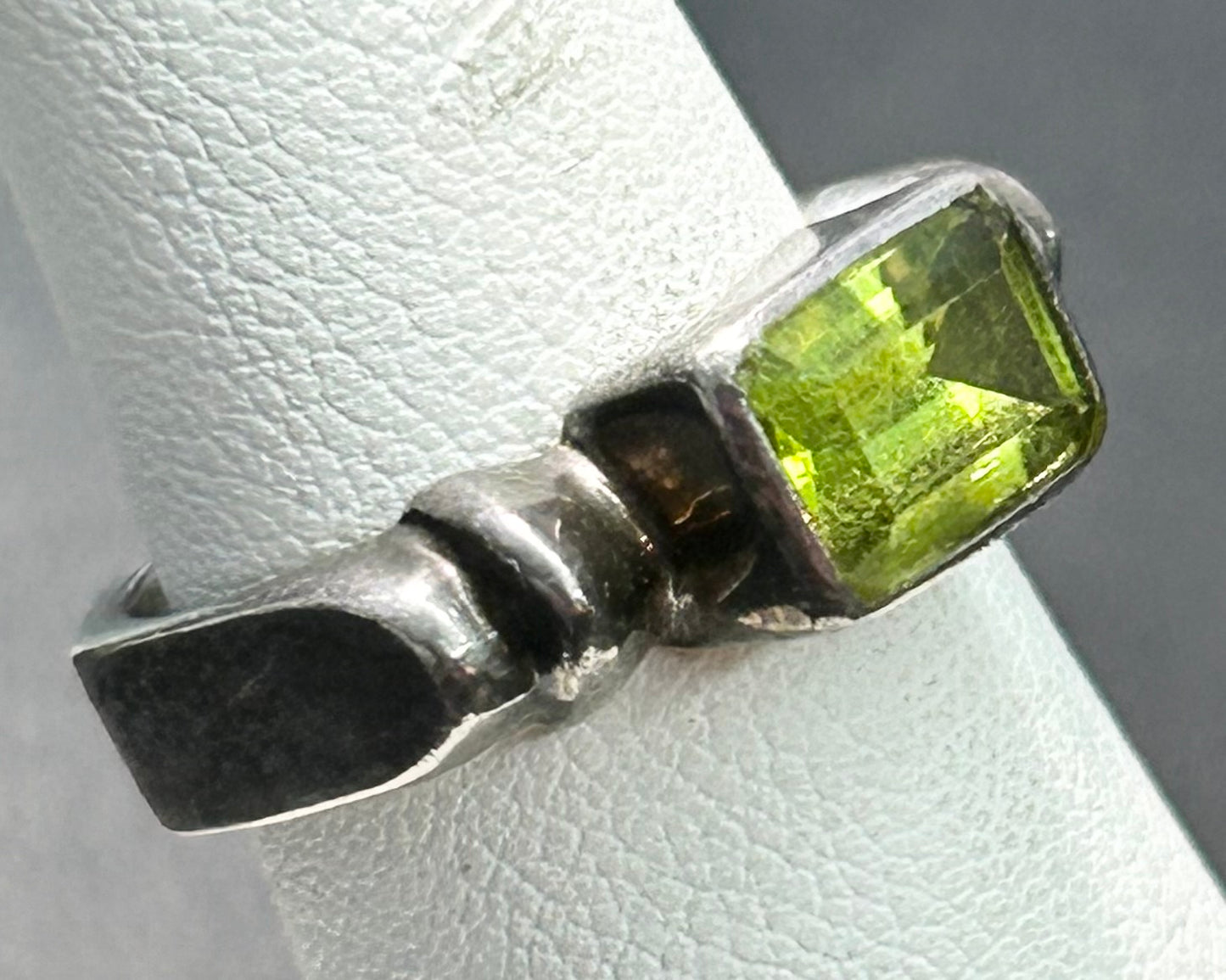 Silpada R0713 Sterling Silver Peridot Ring Size 6
