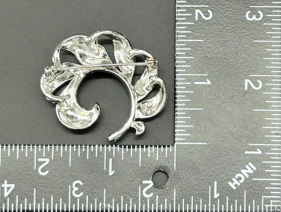 Lisner Silver Tone Brooch