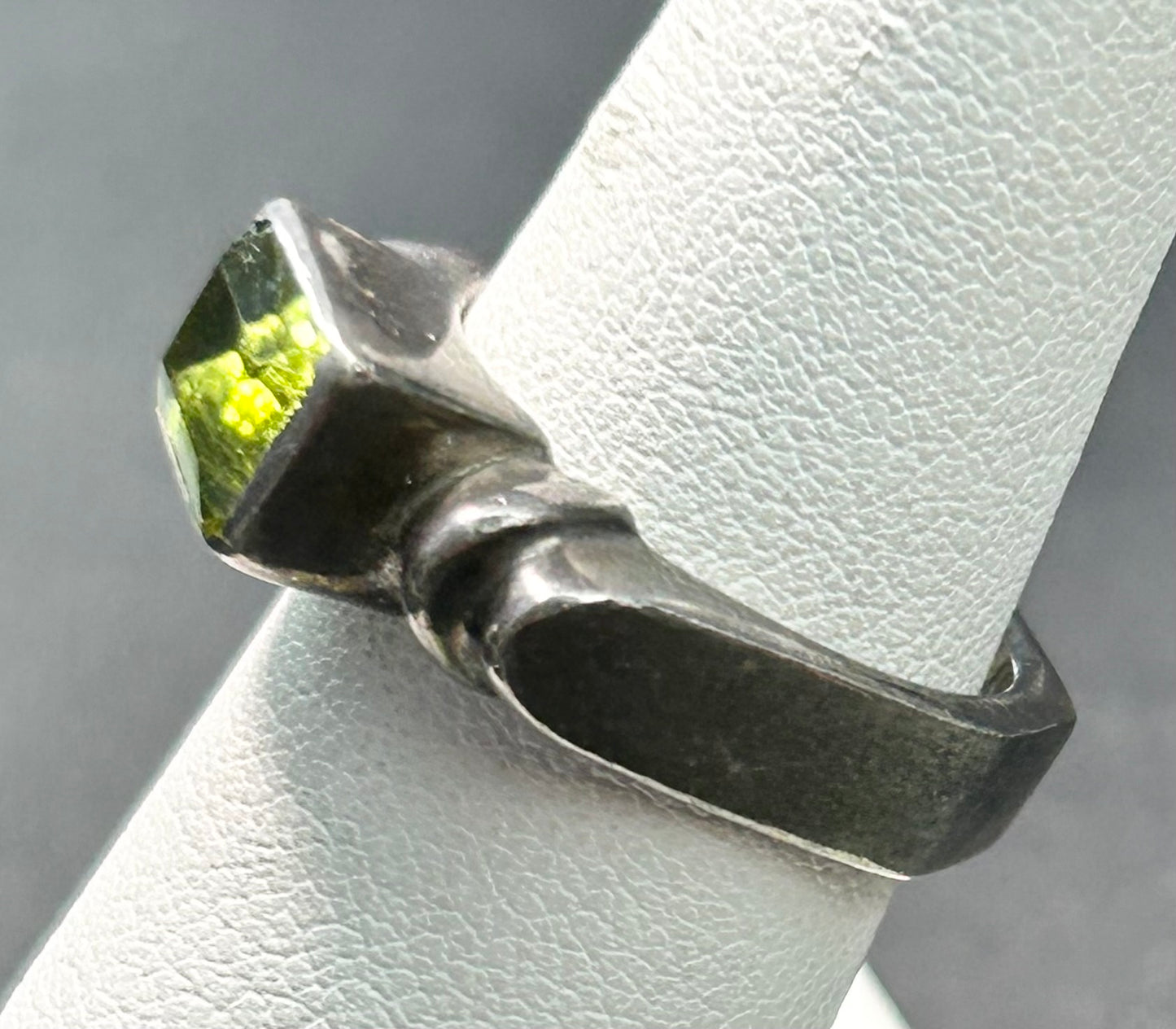 Silpada R0713 Sterling Silver Peridot Ring Size 6