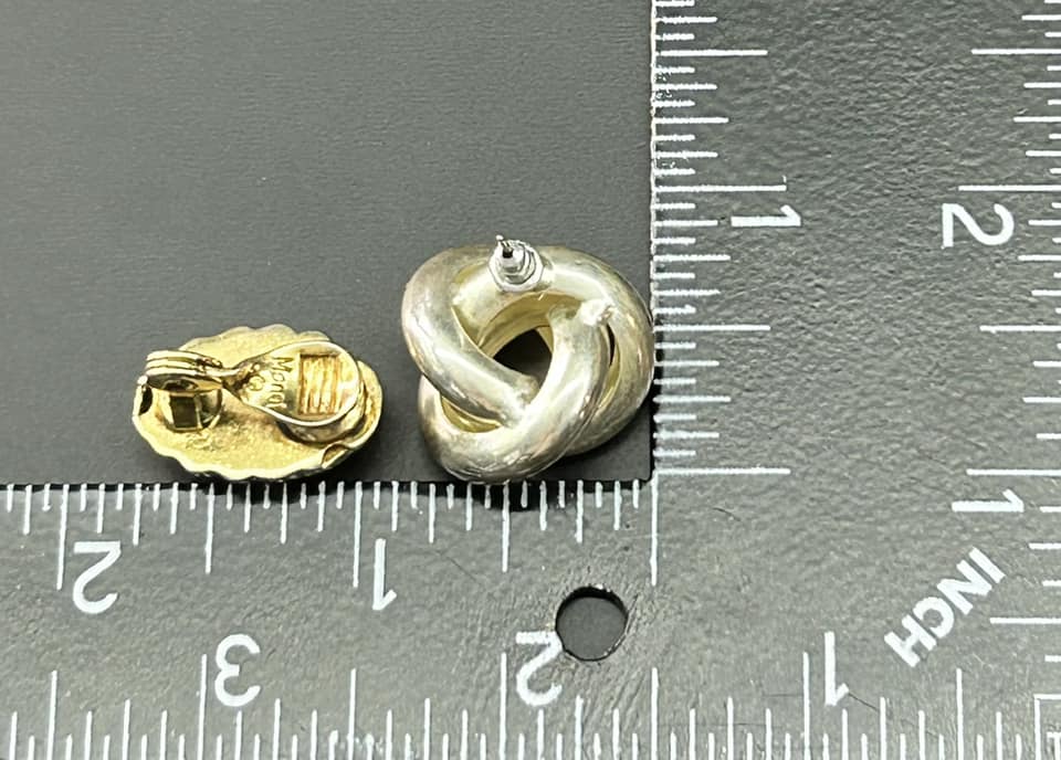 2 Pairs of Fashion Earrings