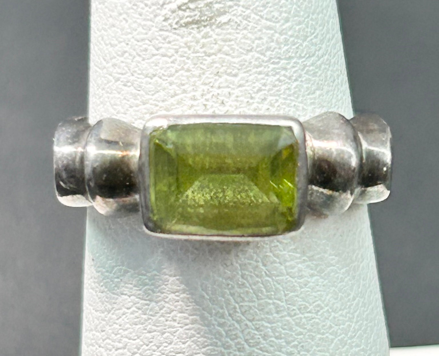 Silpada R0713 Sterling Silver Peridot Ring Size 6