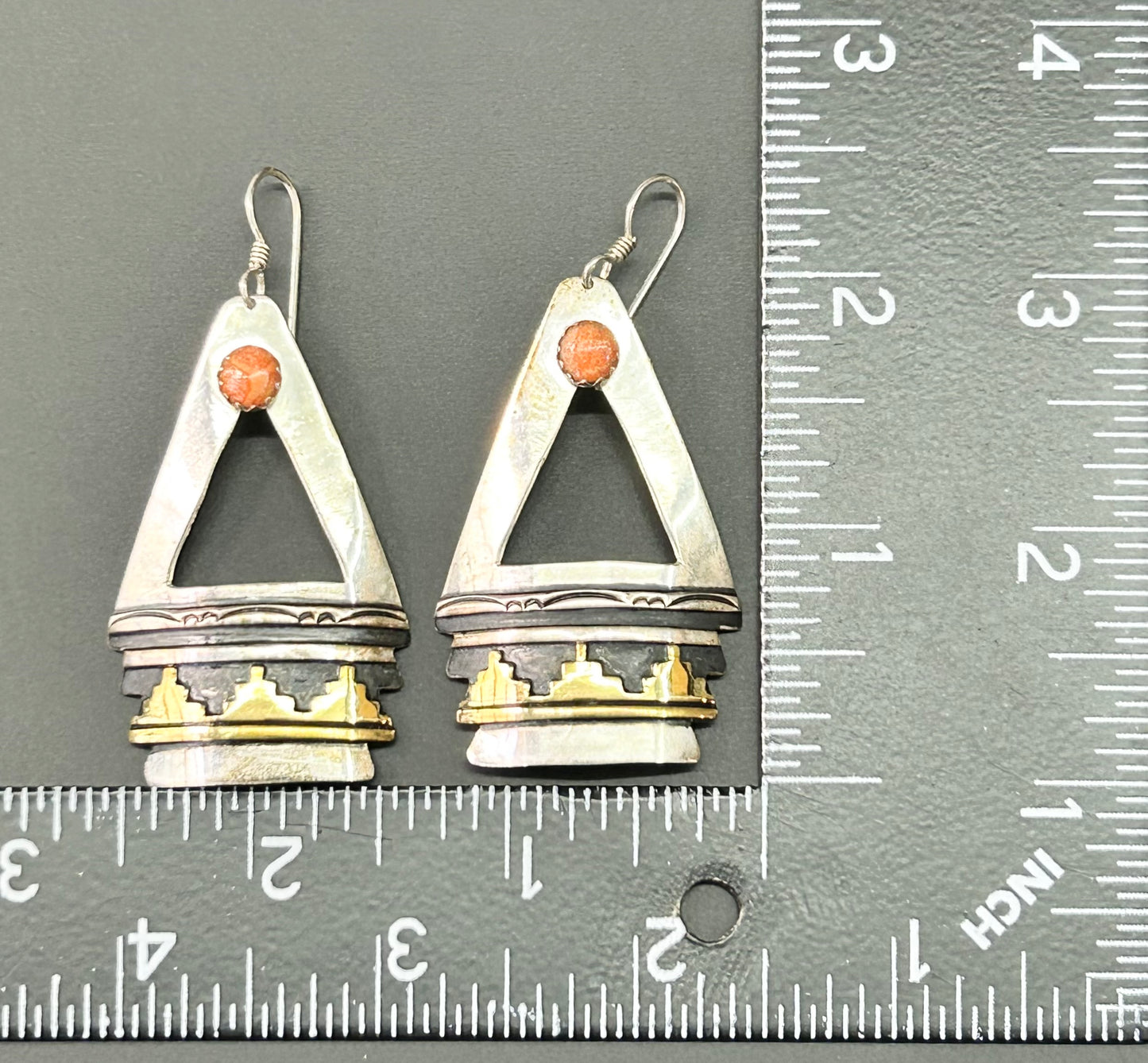 T&R Singer Sterling Silver Spiny Oyster Earrings