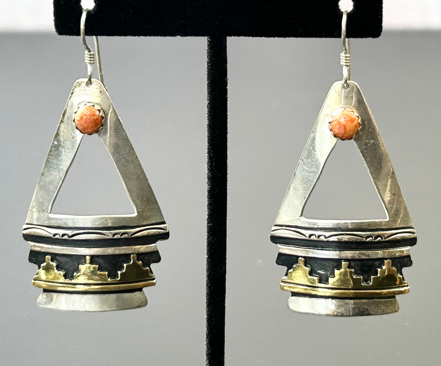 T&R Singer Sterling Silver Spiny Oyster Earrings