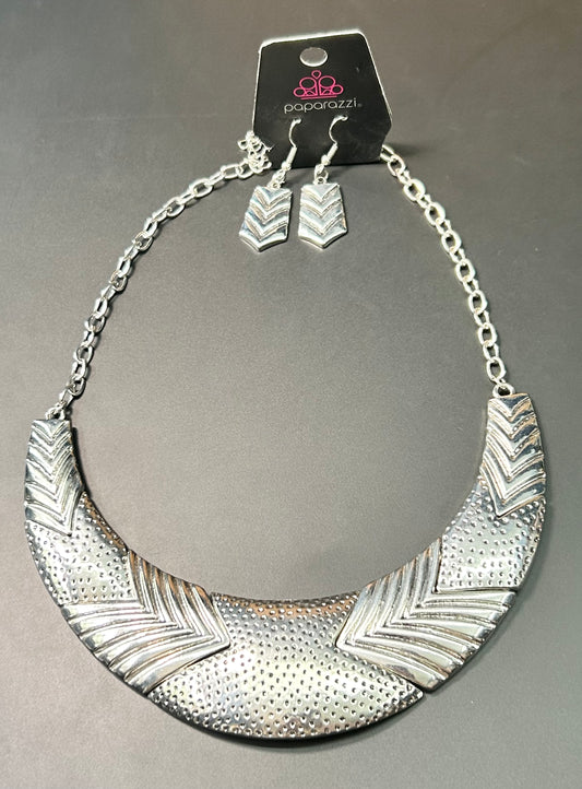 Paparazzi Necklace & Earrings Set