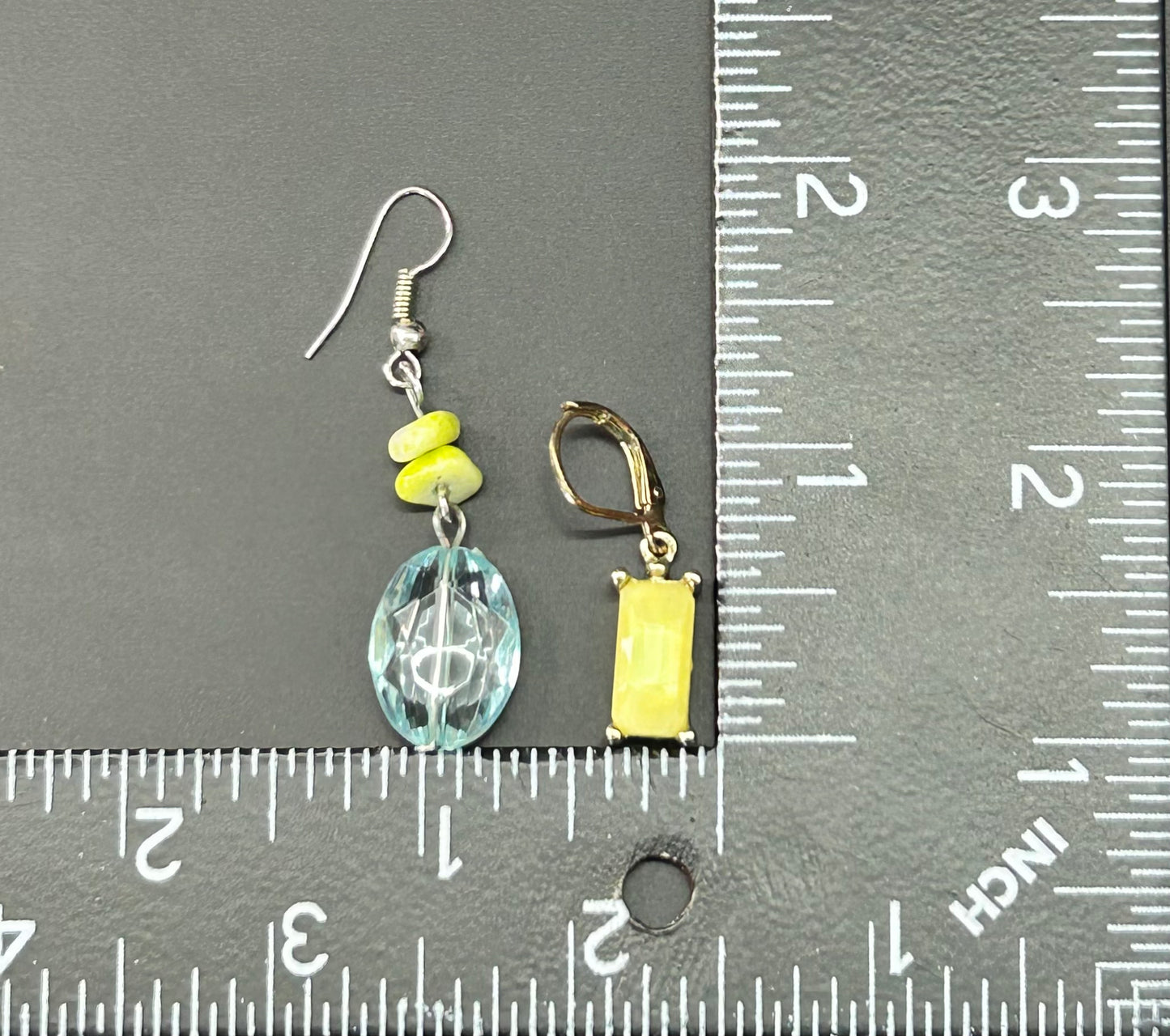 2 Pairs of Fashion Earrings