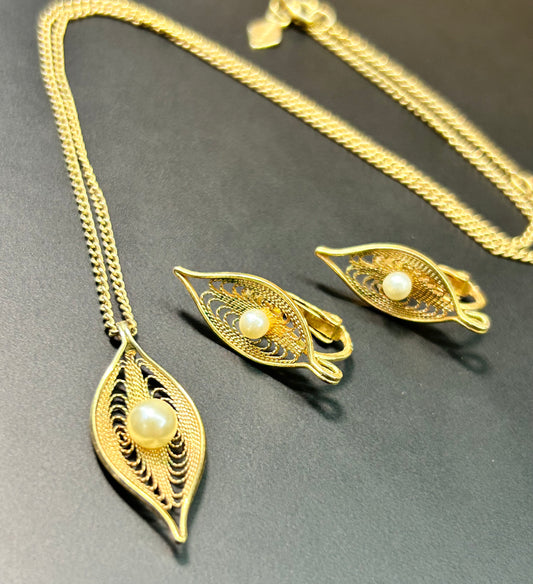 Sarah Coventry Filigree Necklace & Earrings Set