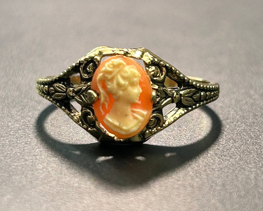 Vintage Acrylic Cameo Ring