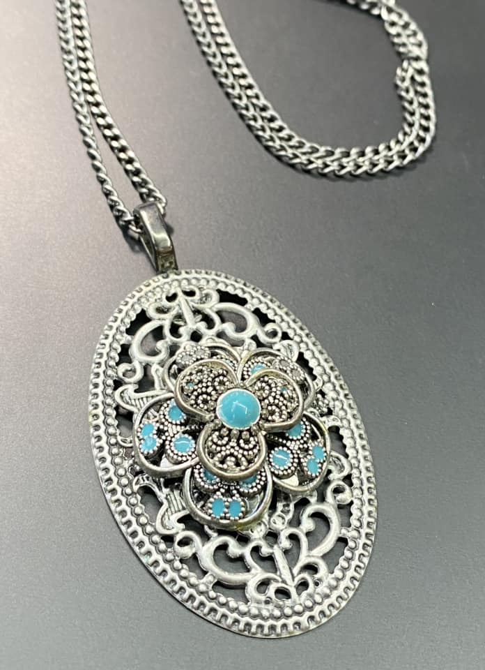 Silver Tone Flower Necklace