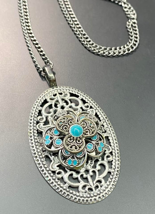 Silver Tone Flower Necklace