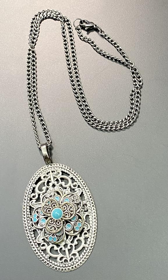 Silver Tone Flower Necklace