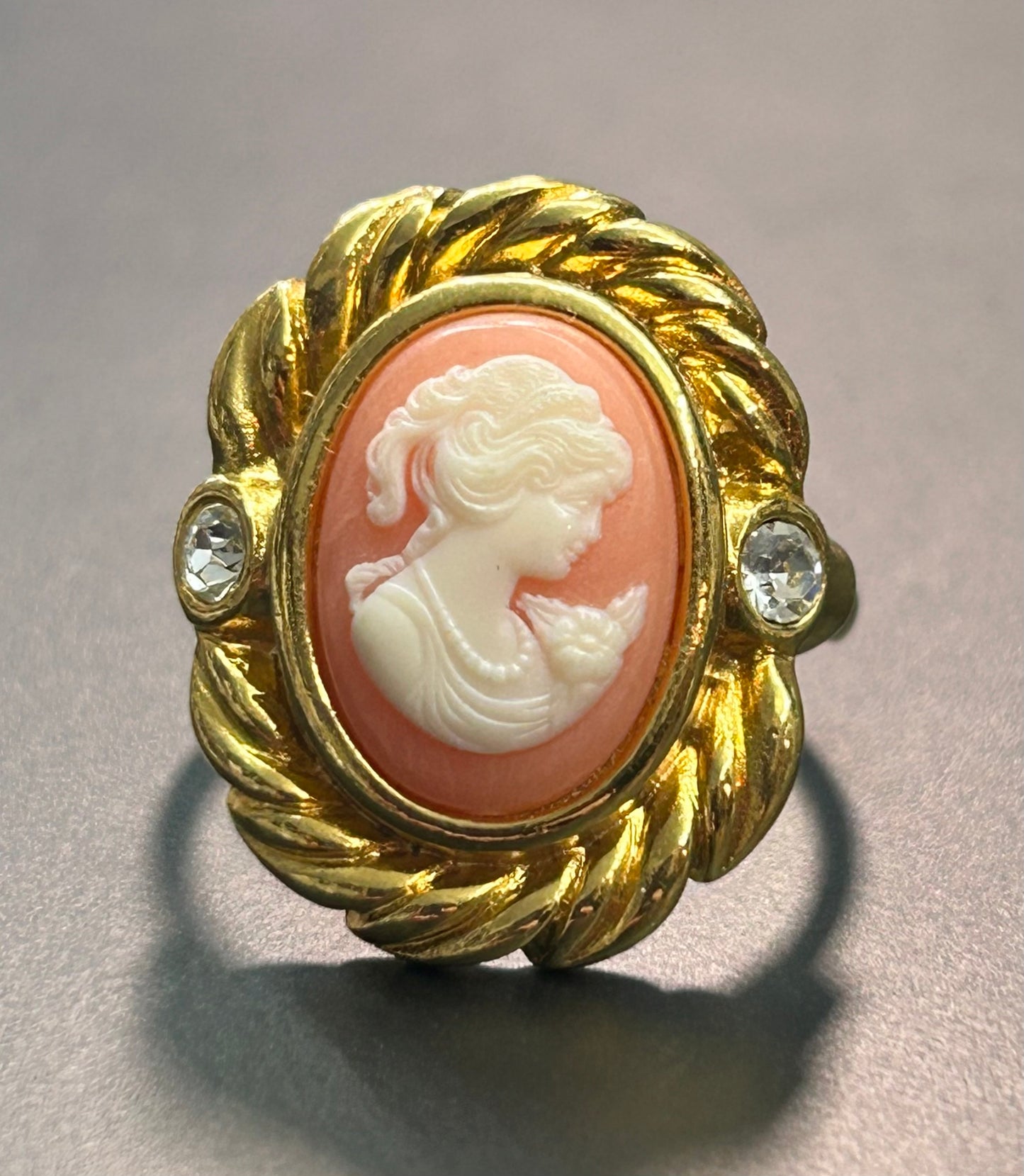 Avon Acrylic Cameo Ring