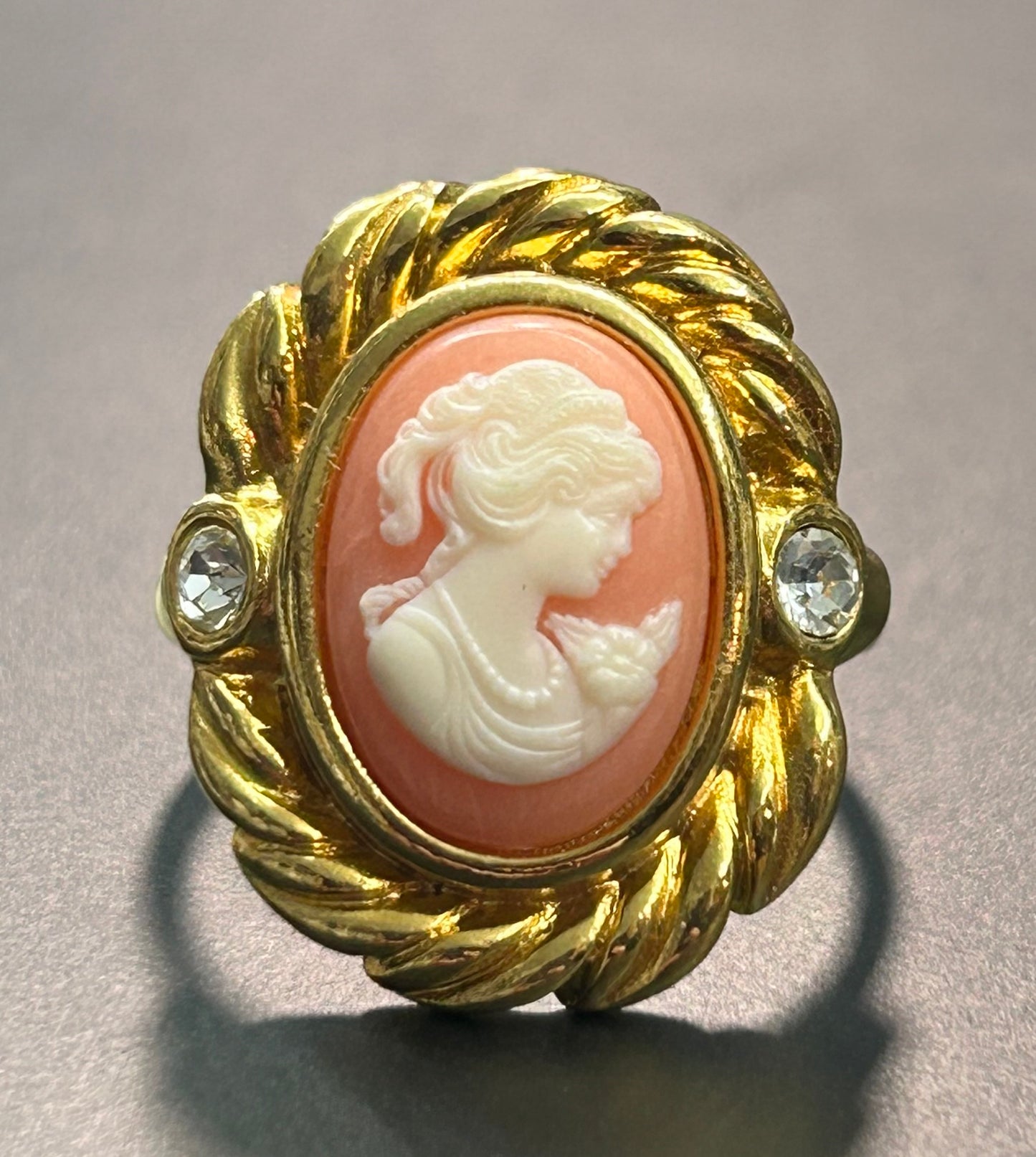 Avon Acrylic Cameo Ring