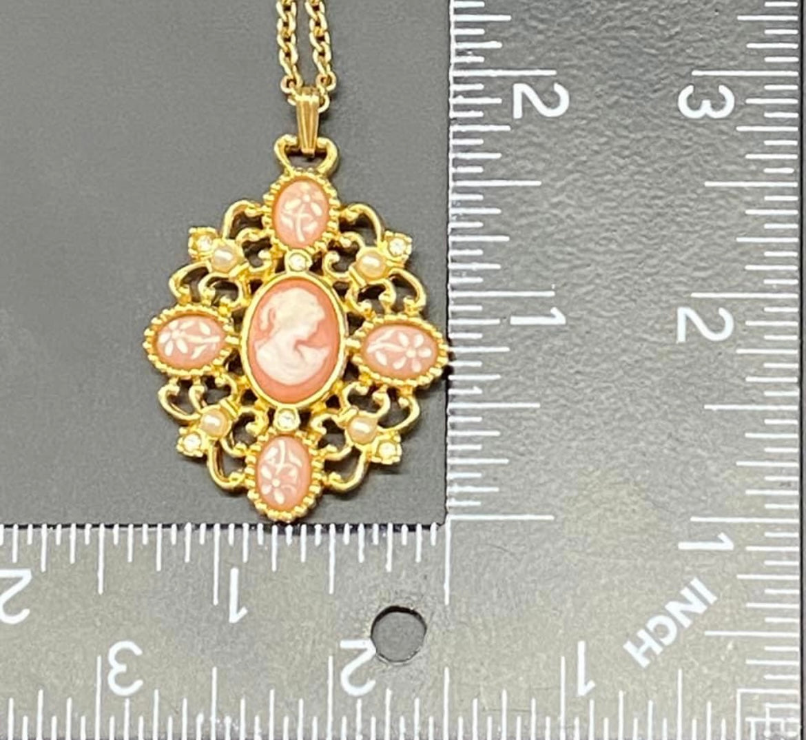 Avon Acrylic Cameo Necklace