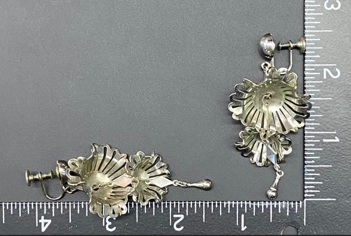 Vintage Silver Tone Screw Back Earrings
