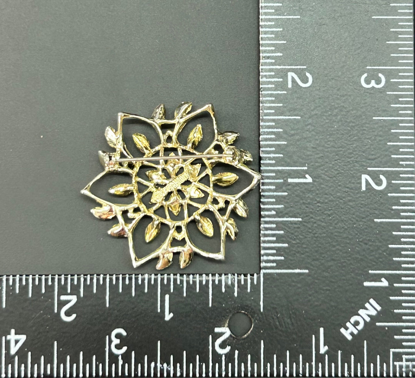 Sarah Coventry Flower Brooch