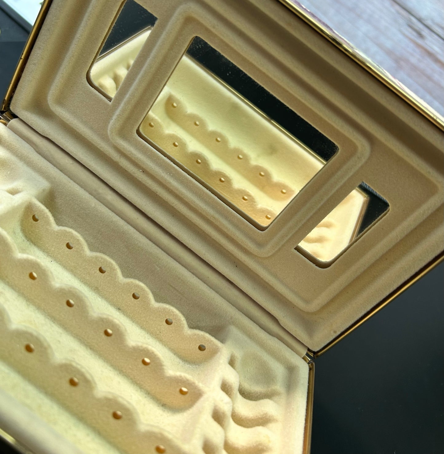 Vintage Clamshell Travel Jewelry Box