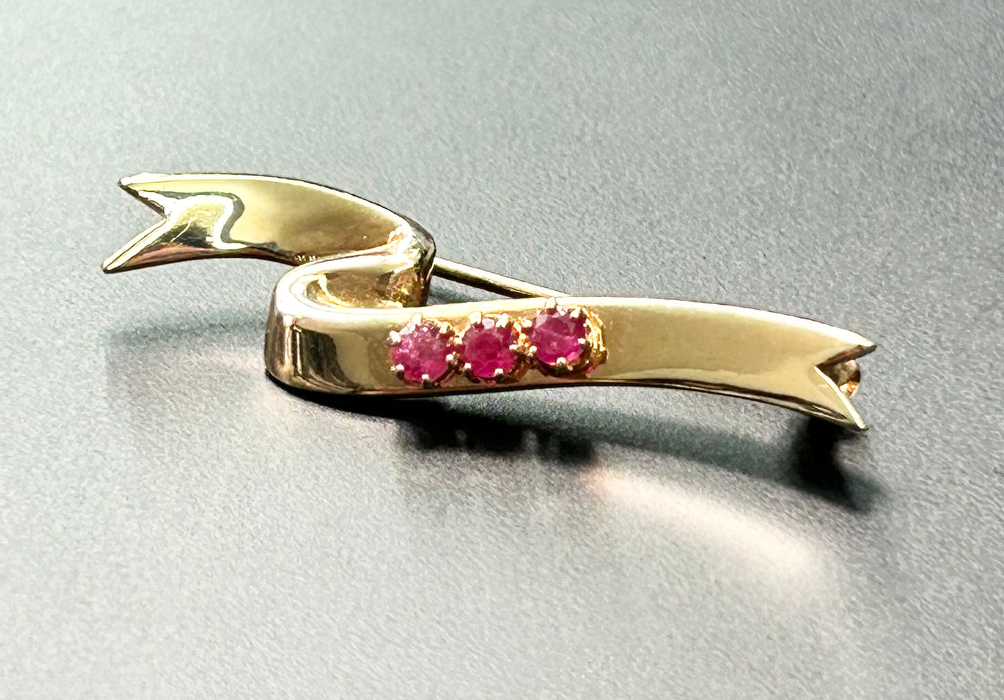 Avon 1983 Ruby Ribbon Brooch