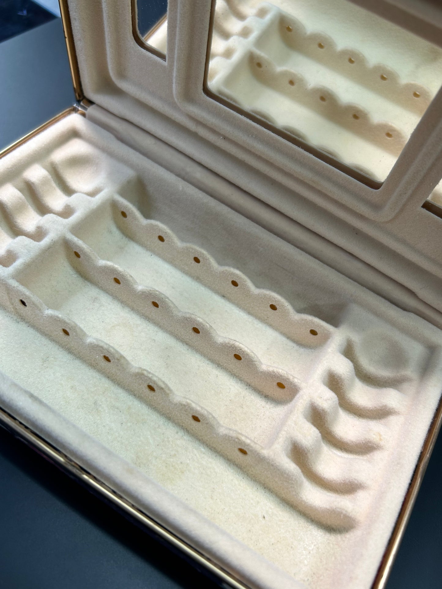 Vintage Clamshell Travel Jewelry Box