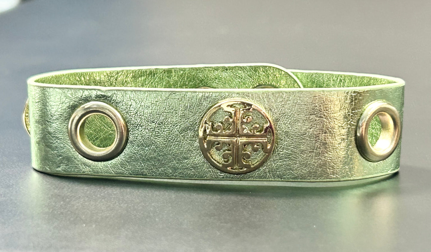 Green & Gold tone Snap Bracelet