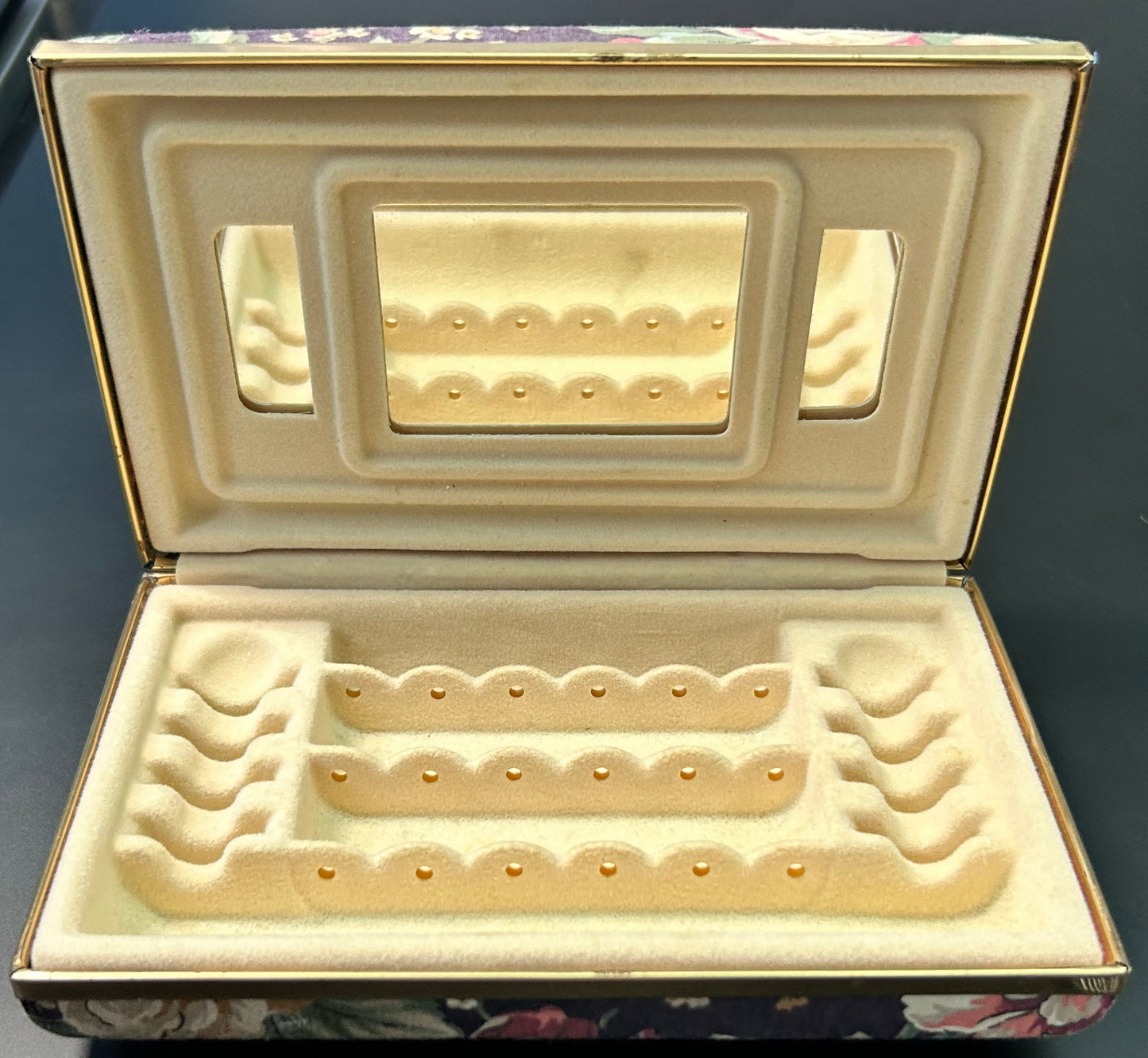 Vintage Clamshell Travel Jewelry Box